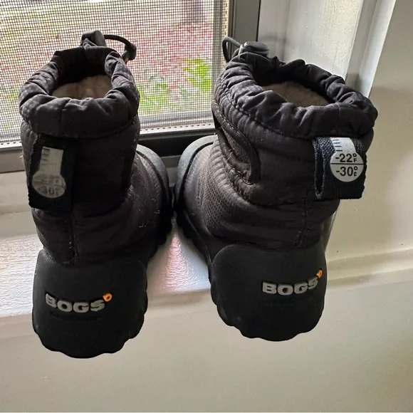 BOGS Kids Black Snow Boots - Picture 2 of 5